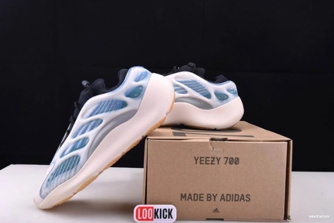 GY0260 700 V3 YEEZY ADIDAS 0826